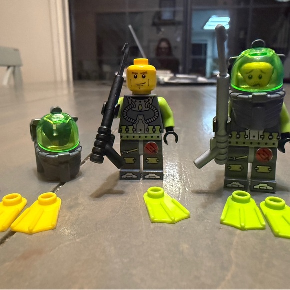 LEGO Atlantis Minifigure lot. - Picture 2 of 3